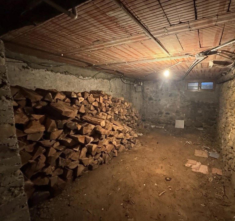 cellar (wood pile) (level -2) cellar (wood pile) (level -2)